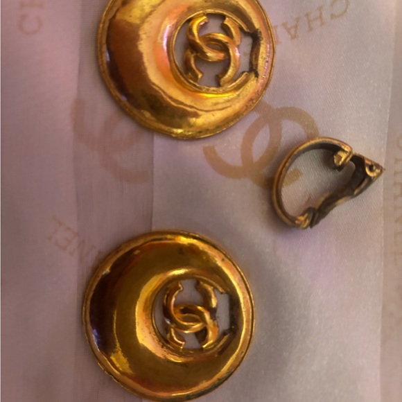 AUTHENTIC VINTAGE CHANEL CLIP EARRINGS -2 way, minus 1 piece - Picture 2 of 6